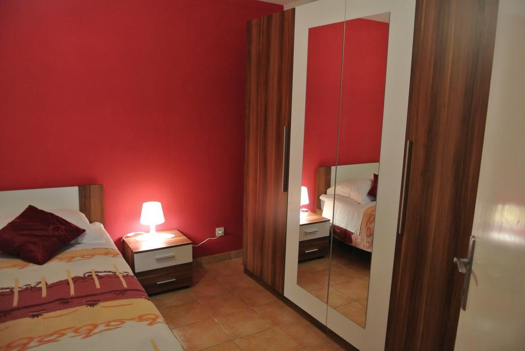Apartments Priko Stari Grad  Bilik gambar