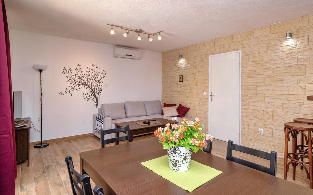 Apartments Priko Stari Grad  Luaran gambar